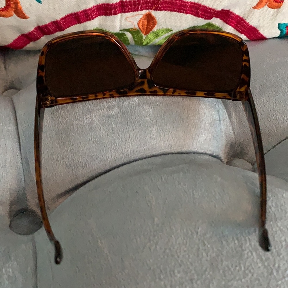 Tortoiseshell Sunglasses - Picture 4 of 5